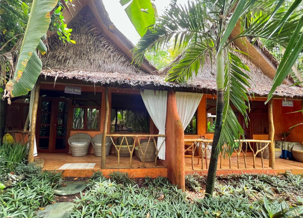 Coco Grove Beach Resort, Siquijor Island Экстерьер фото A villa at the resort