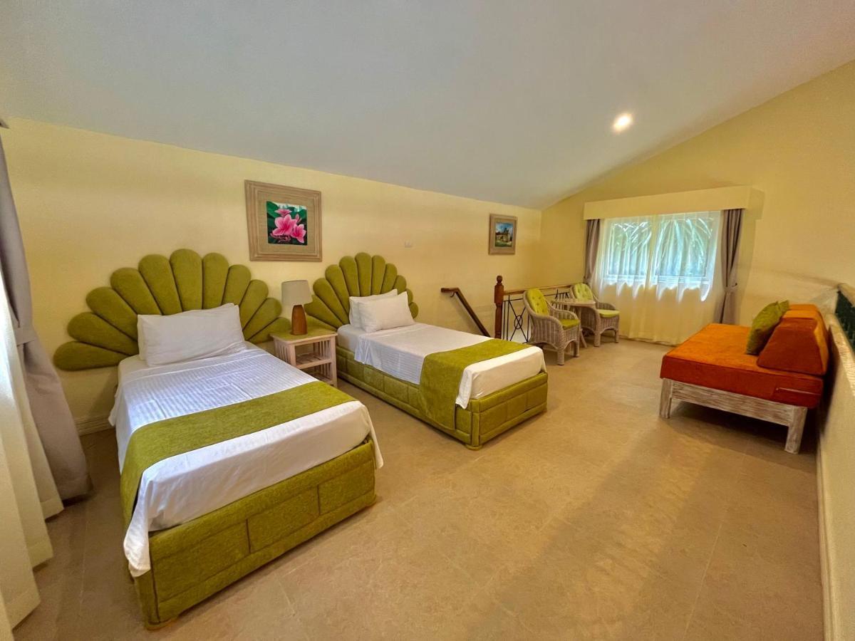 Coco Grove Beach Resort, Siquijor Island Экстерьер фото A room at the hotel