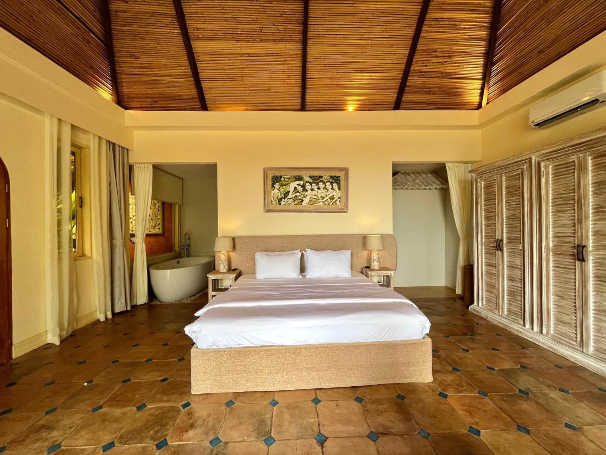 Coco Grove Beach Resort, Siquijor Island Экстерьер фото A bedroom at the resort
