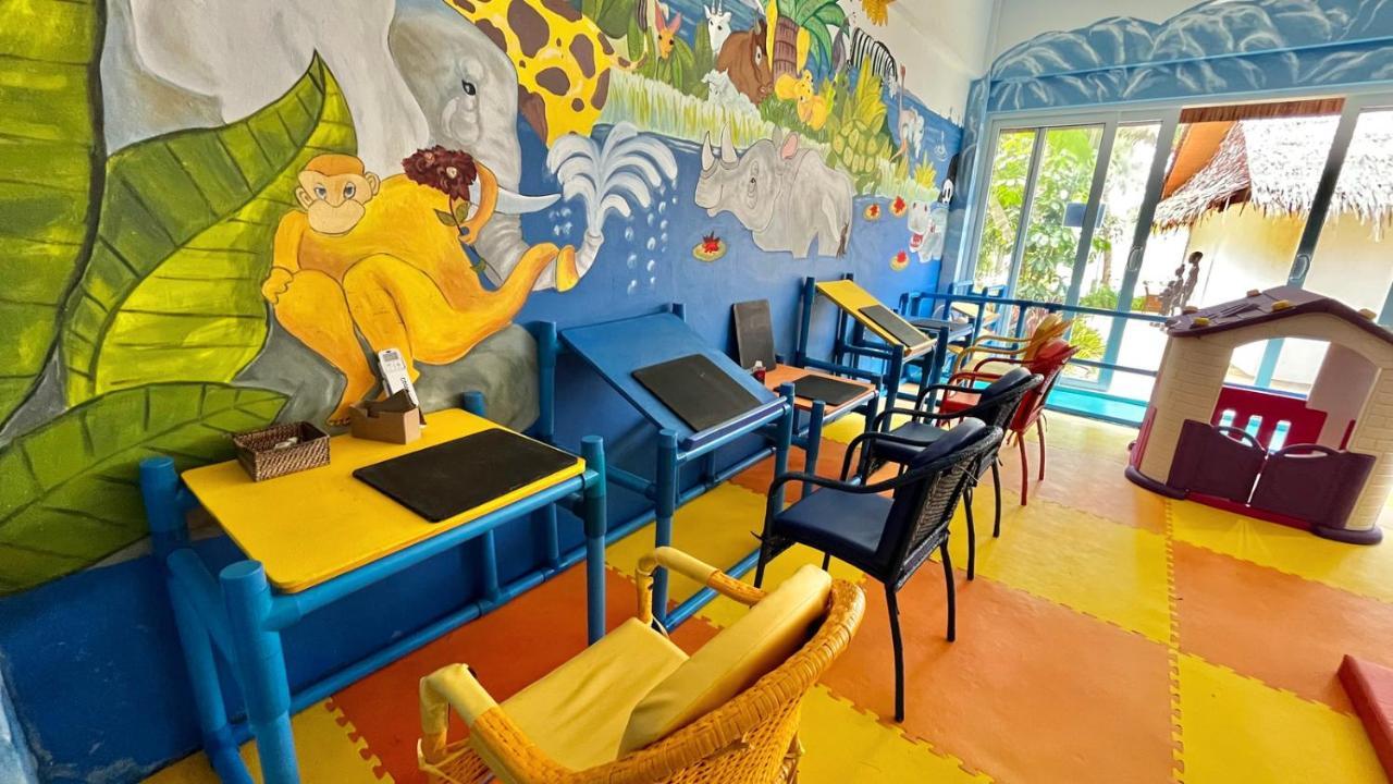 Coco Grove Beach Resort, Siquijor Island Экстерьер фото The Children's Museum of Oakville