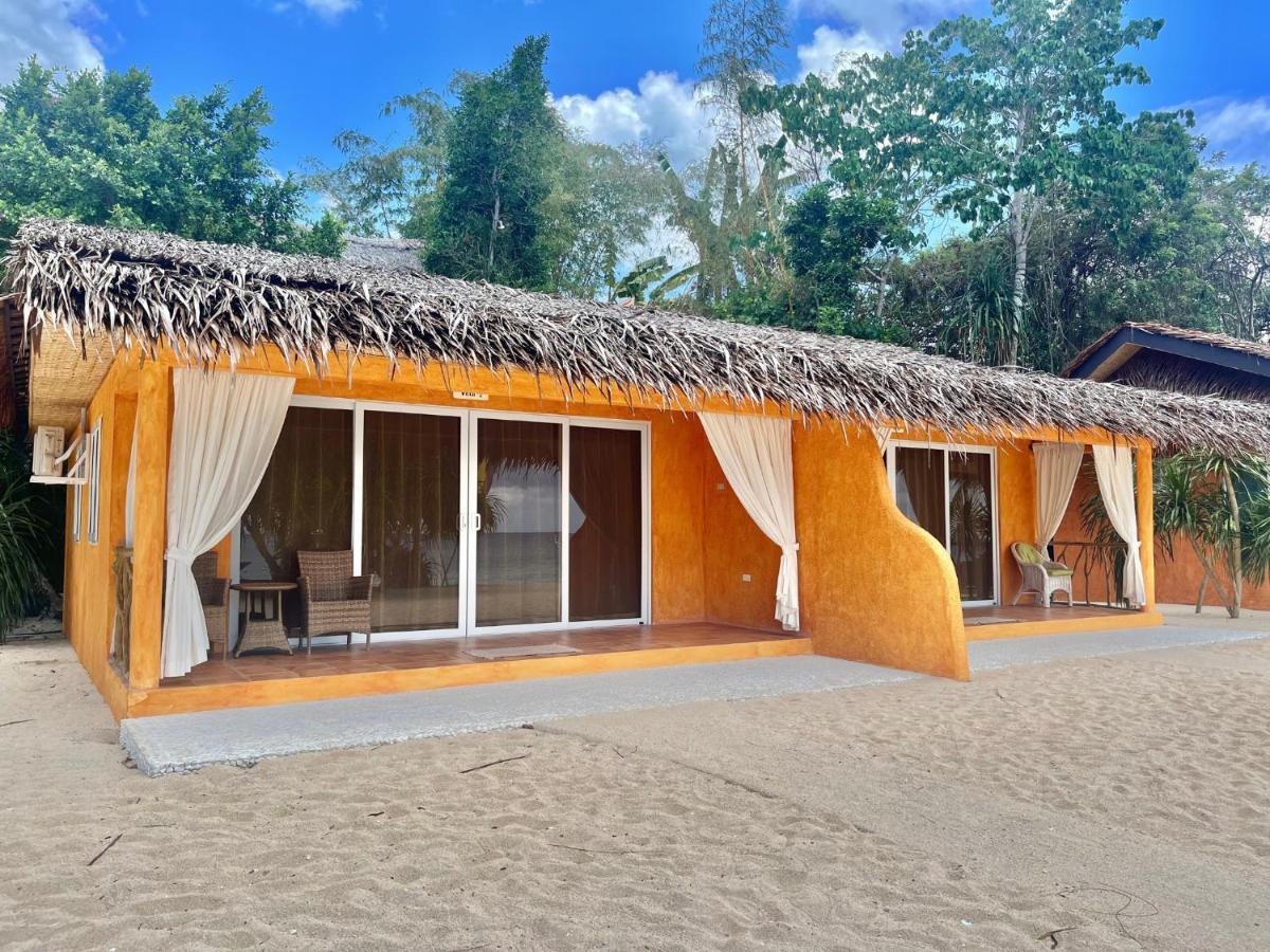 Coco Grove Beach Resort, Siquijor Island Экстерьер фото The resort's beachfront bungalows
