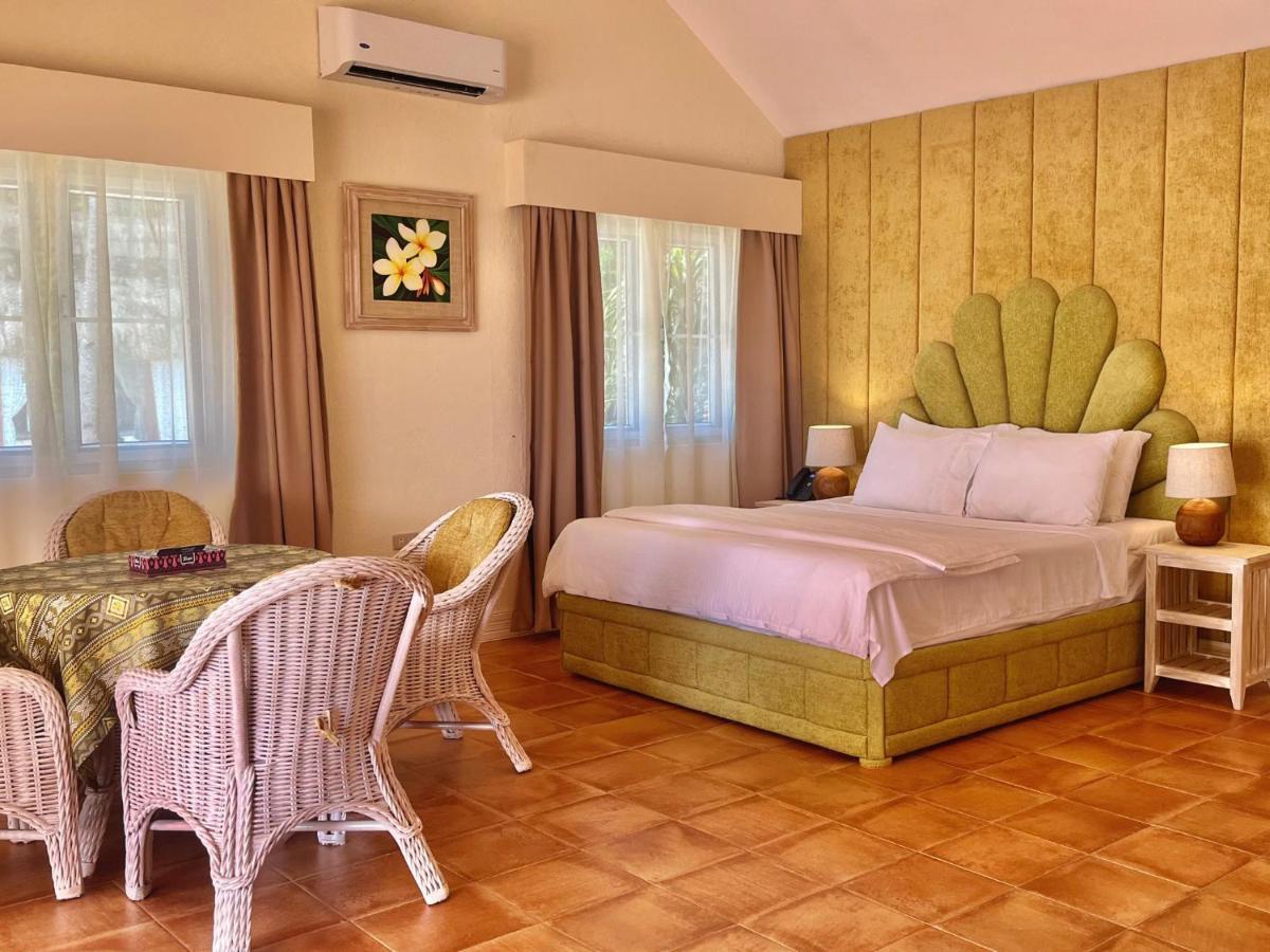 Coco Grove Beach Resort, Siquijor Island Экстерьер фото A room at the hotel