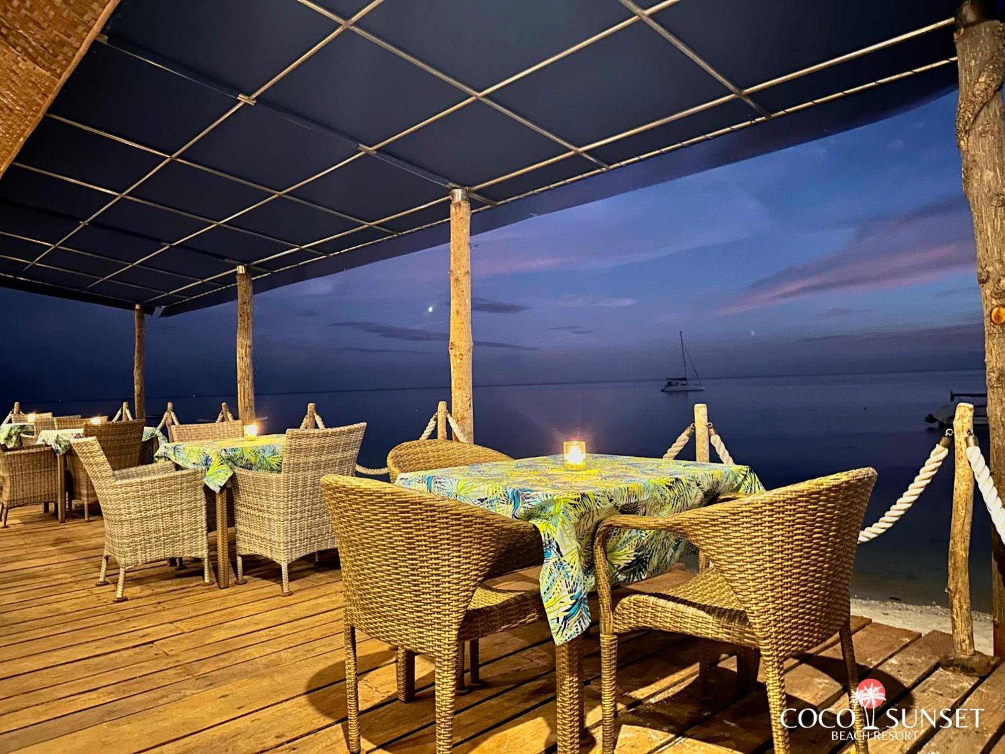 Coco Grove Beach Resort, Siquijor Island Экстерьер фото The restaurant at the resort