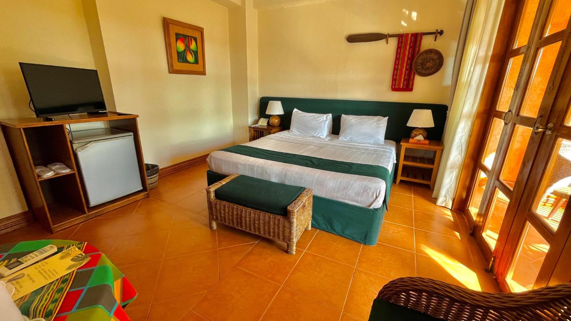 Coco Grove Beach Resort, Siquijor Island Номер фото A room at the Nile River Camp