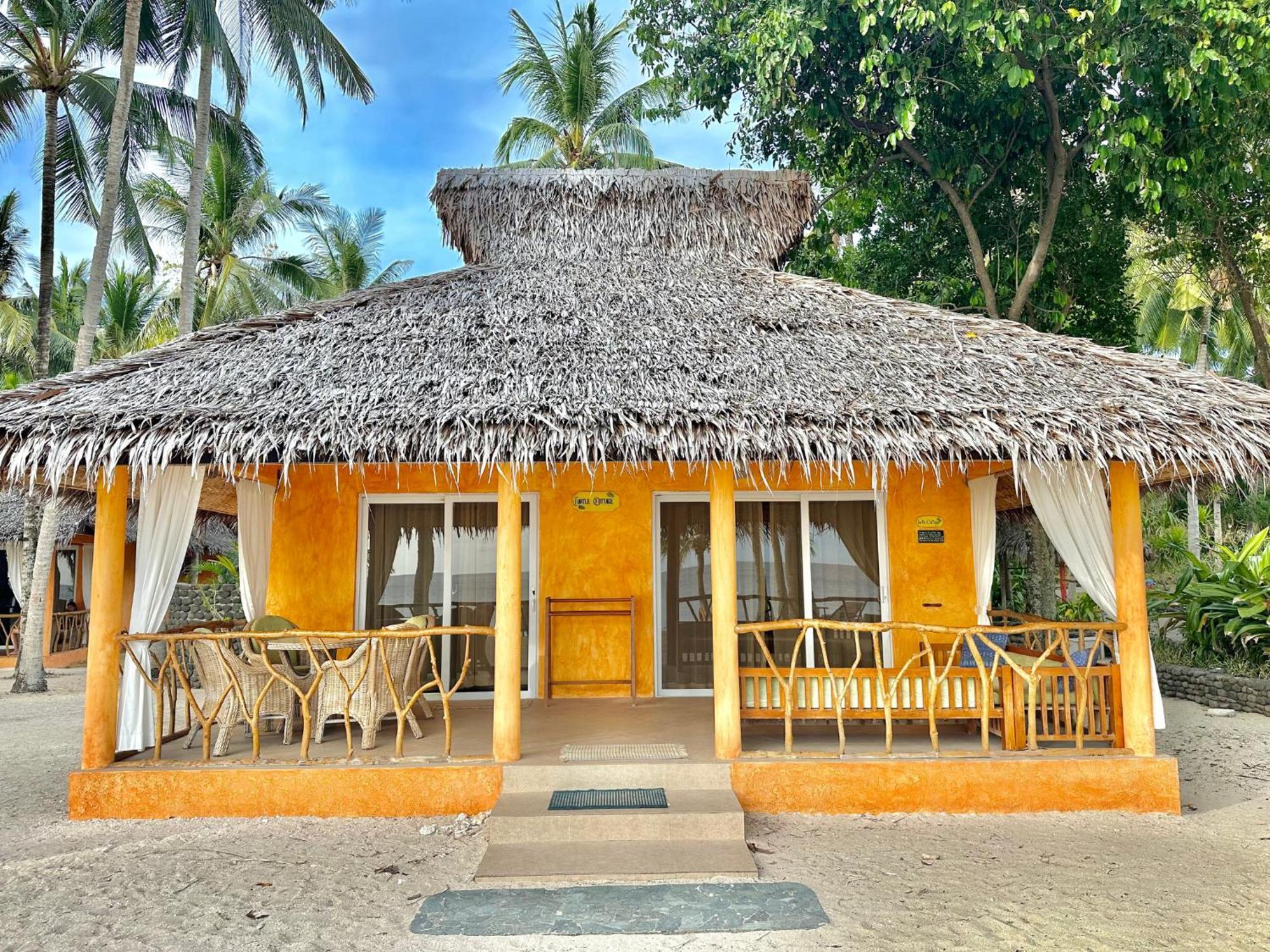 Coco Grove Beach Resort, Siquijor Island Номер фото The restaurant at the resort